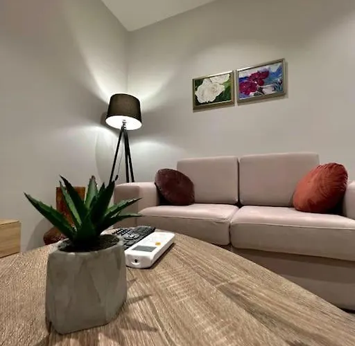 Destiny - Cozy Apartment At Myslym Shyri