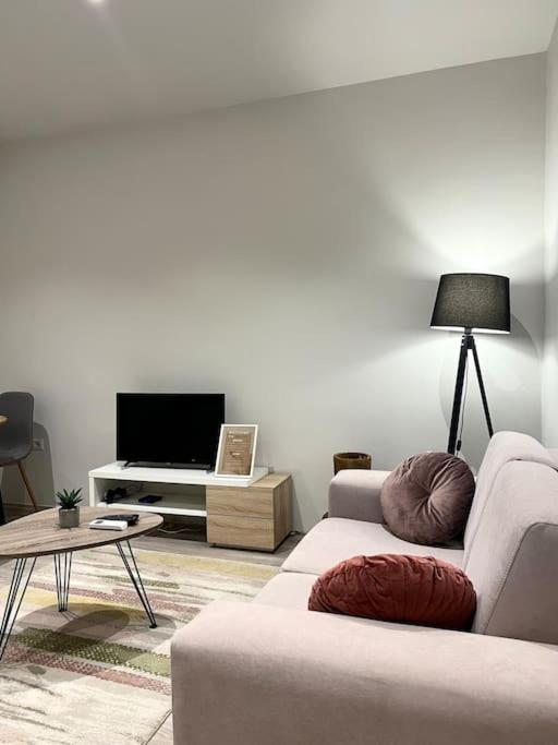 Destiny - Cozy At Myslym Shyri Apartment *